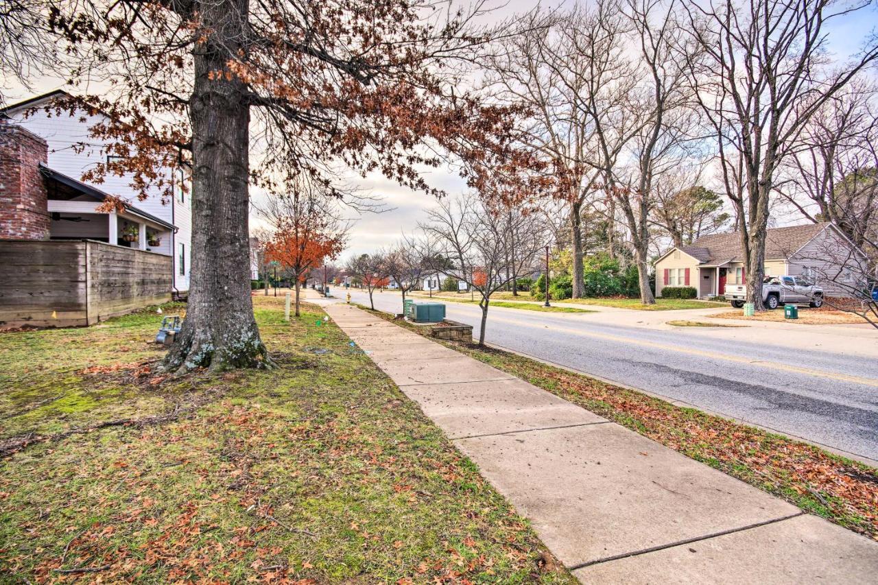 Home Grassy Yard, Walk To Bentonville Square Exterior photo